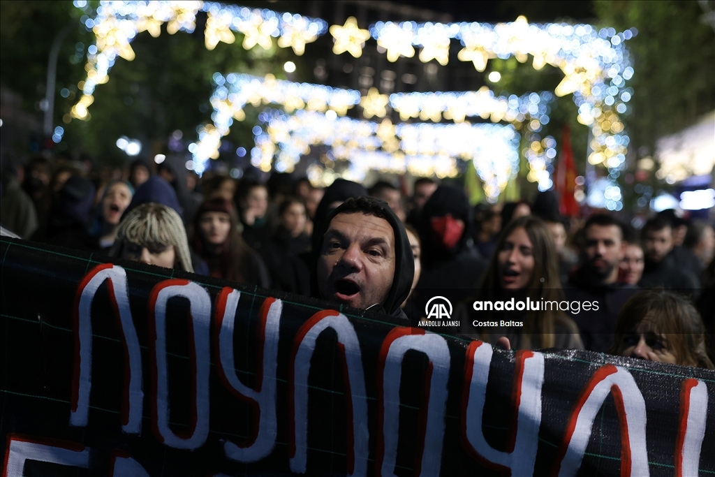 Atina'da, Alexis Grigoropoulos'un ölümünün 15. yıldönümünde protesto düzenlendi
