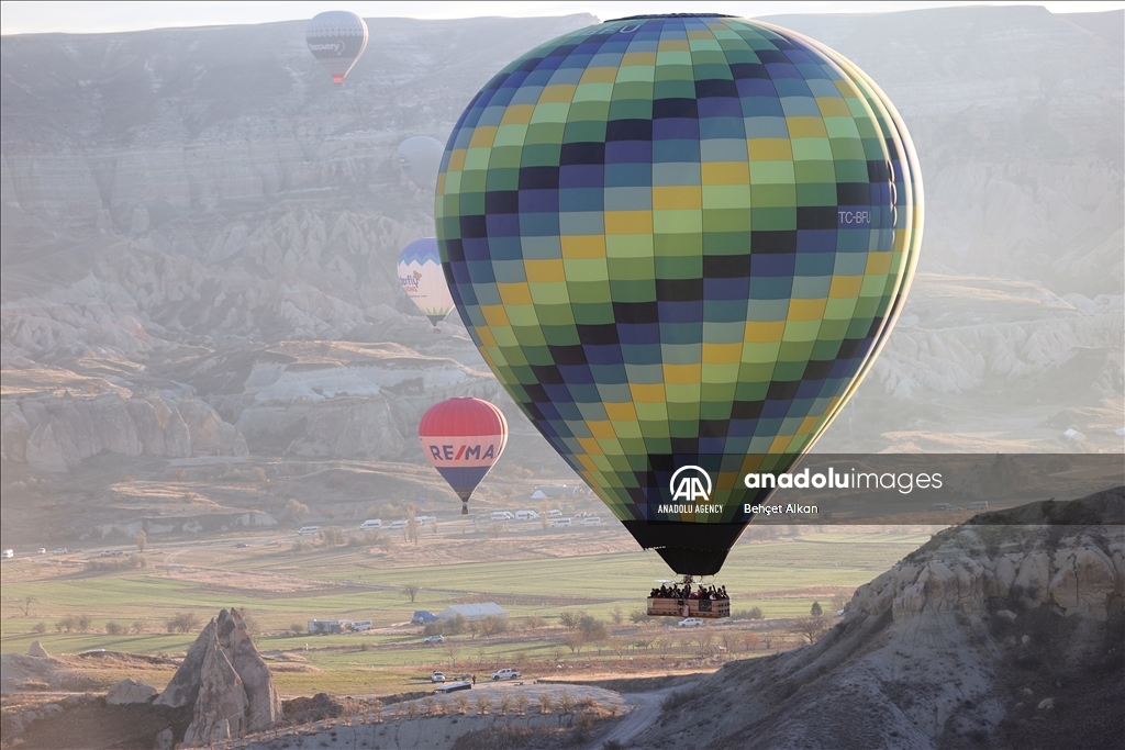 Hot air balloons in Turkiye's Cappadocia
