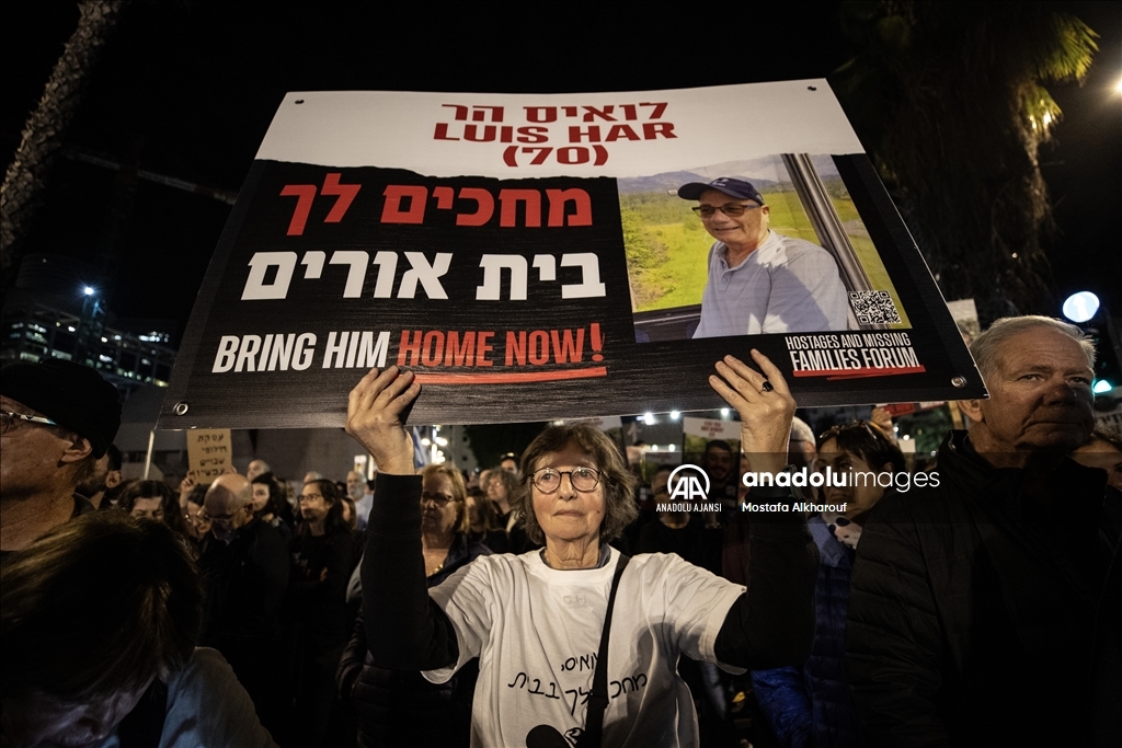 Tel Aviv'de Netanyahu karşıtı gösteri düzenledi