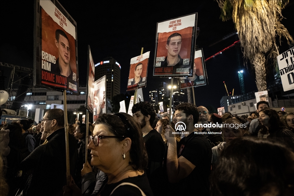 Tel Aviv'de Netanyahu karşıtı gösteri düzenledi