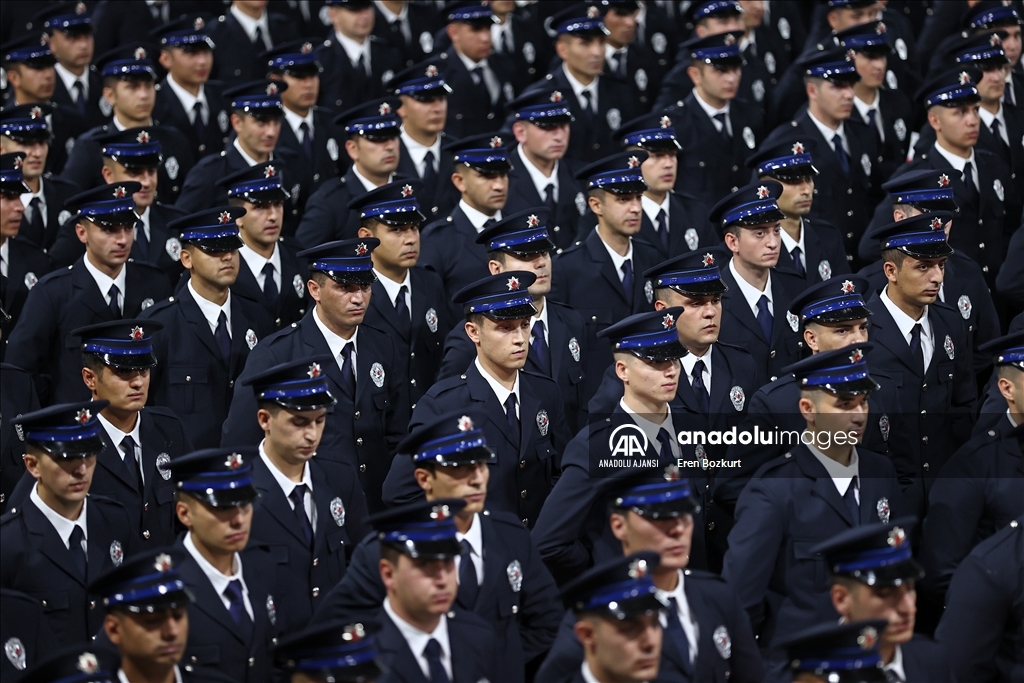 Adana'da eğitimini tamamlayan 750 polis adayı yemin etti