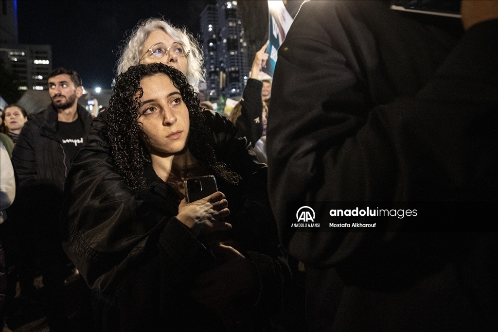 Tel Aviv'de Netanyahu karşıtı gösteri düzenledi