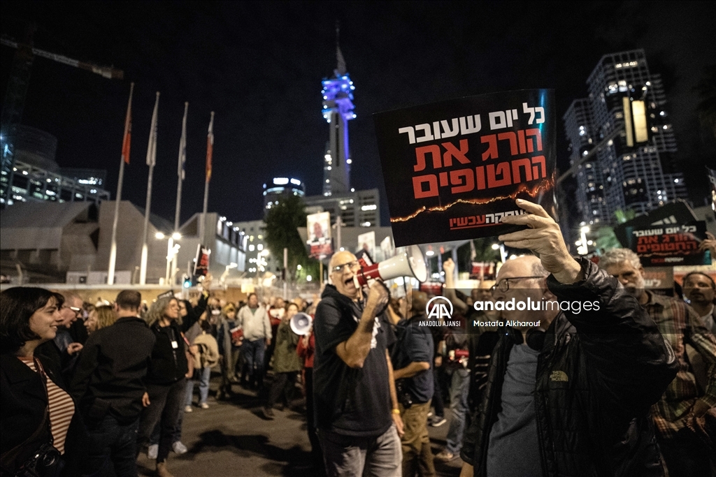 Tel Aviv'de Netanyahu karşıtı gösteri düzenledi