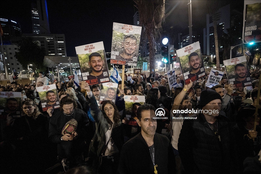 Tel Aviv'de Netanyahu karşıtı gösteri düzenledi