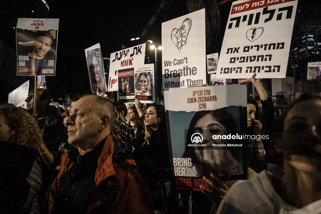 Tel Aviv'de Netanyahu karşıtı gösteri düzenledi