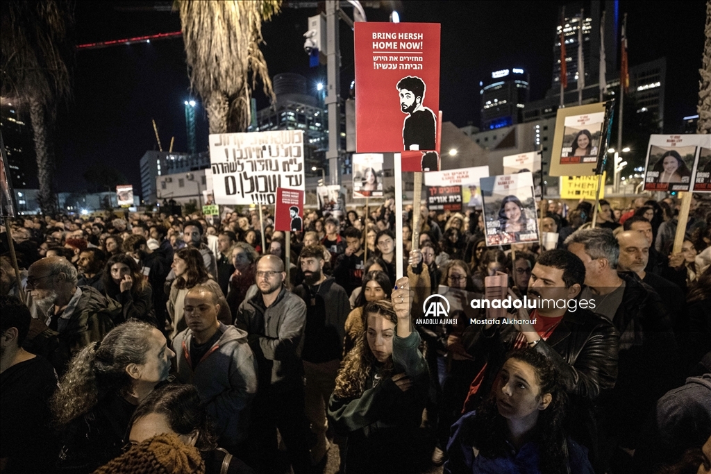 Tel Aviv'de Netanyahu karşıtı gösteri düzenledi