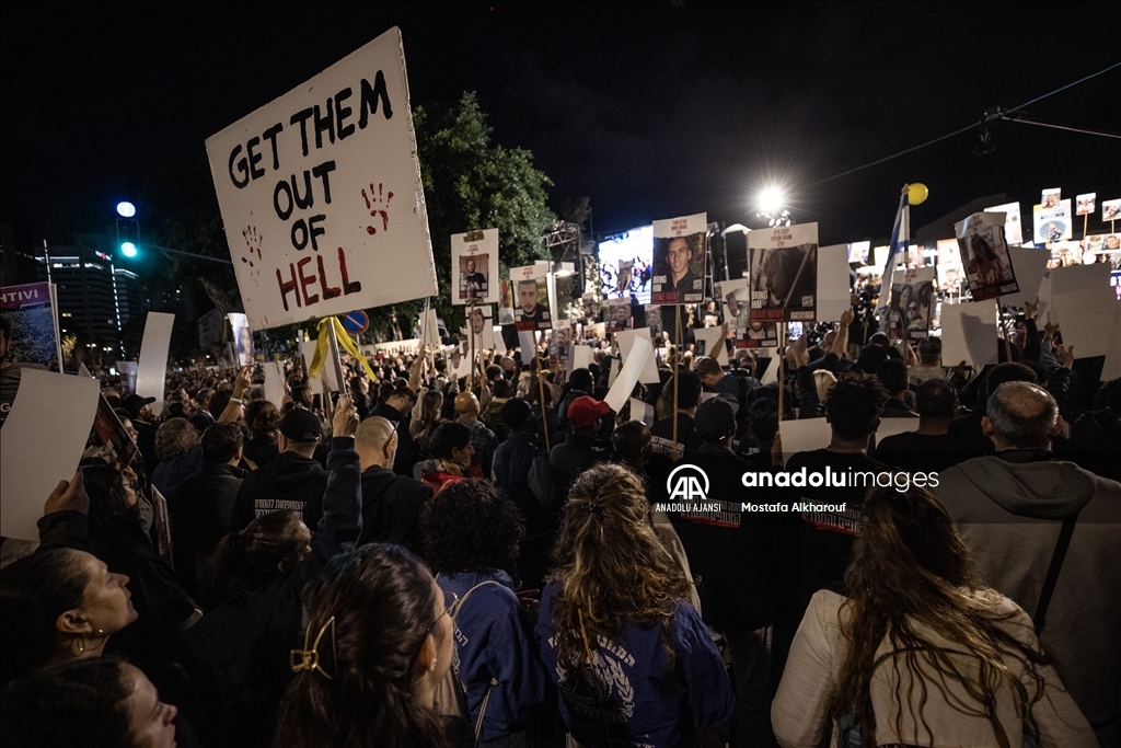 Tel Aviv'de Netanyahu karşıtı gösteri düzenledi