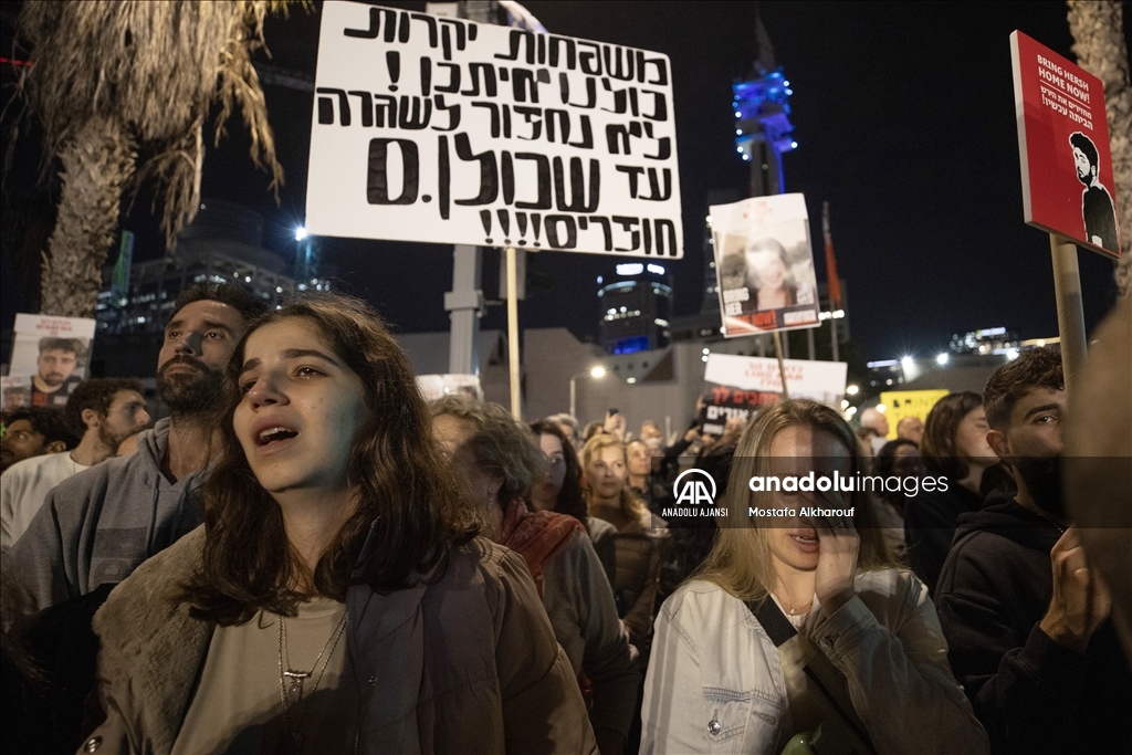 Tel Aviv'de Netanyahu karşıtı gösteri düzenledi