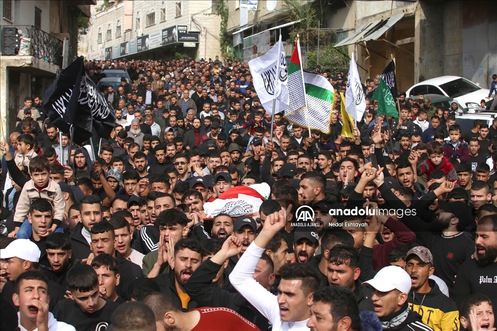 İsrail güçleri tarafından Batı Şeria'da öldürülen Filistinli çocuğun cenaze töreni