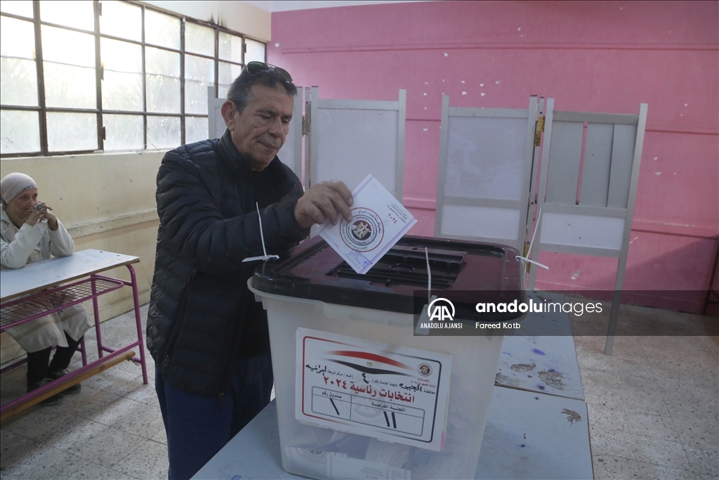 Mısır'daki cumhurbaşkanlığı seçimleri ikinci gününde devam ediyor