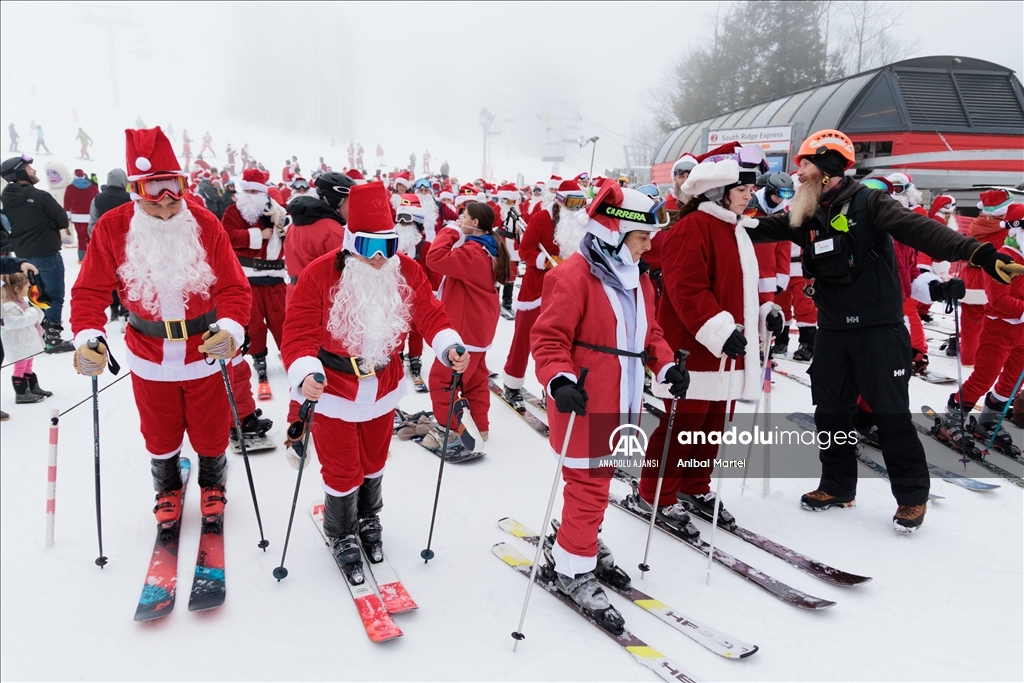 Yüzlerce kayakçı ABD'de düzenlenen ''Santa Sunday'' etkinliğine katıldı