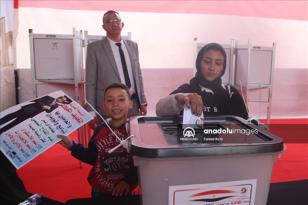 Mısır'daki cumhurbaşkanlığı seçimleri ikinci gününde devam ediyor