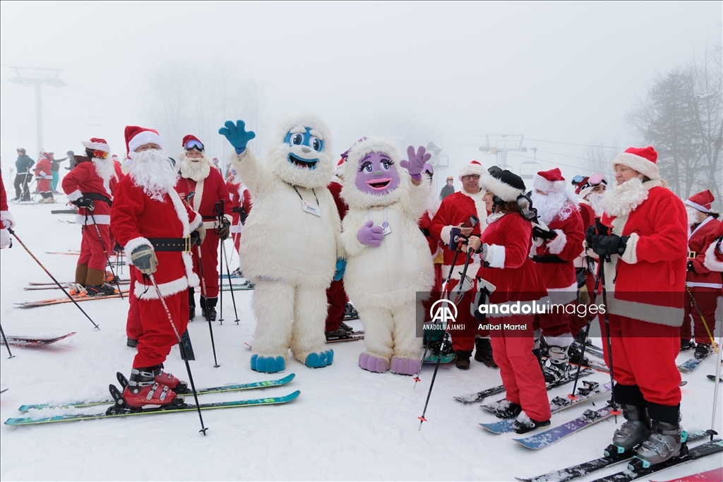 Yüzlerce kayakçı ABD'de düzenlenen ''Santa Sunday'' etkinliğine katıldı