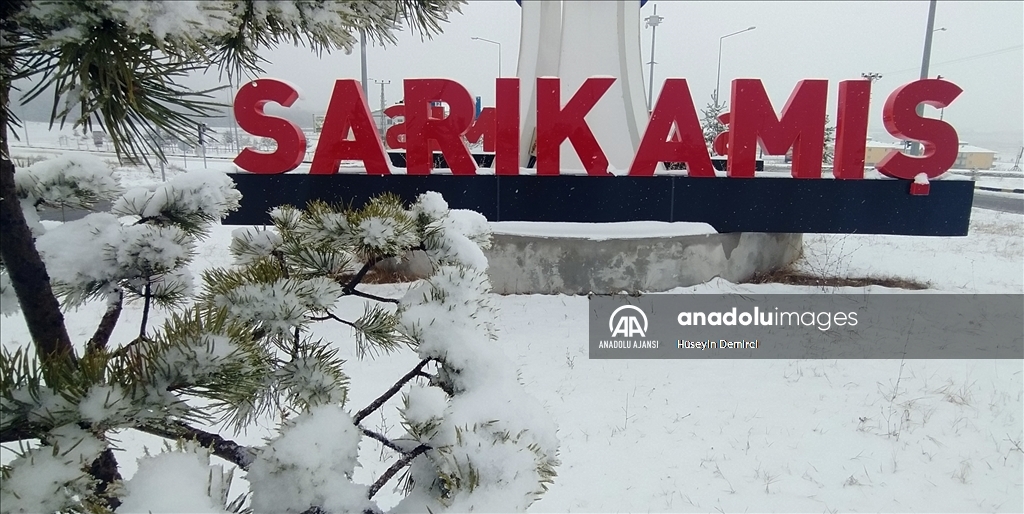 Kars'ta kar yağışı ve soğuk hava etkili oldu