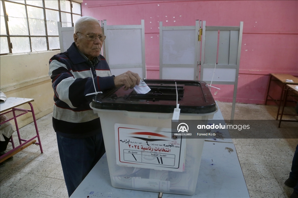 Mısır'daki cumhurbaşkanlığı seçimleri ikinci gününde devam ediyor