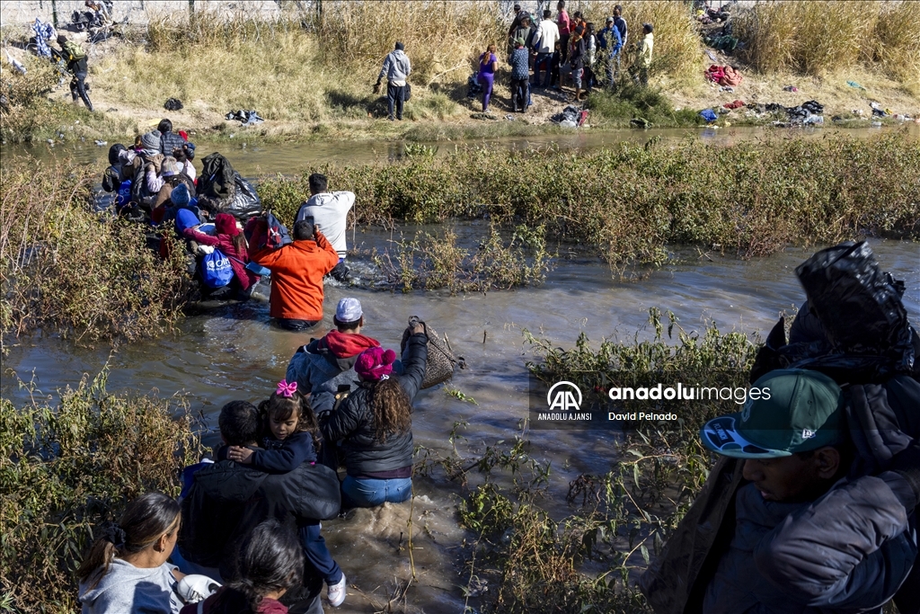 Göçmenler Meksika ile ABD arasındaki sınırı geçmeye devam ediyor
