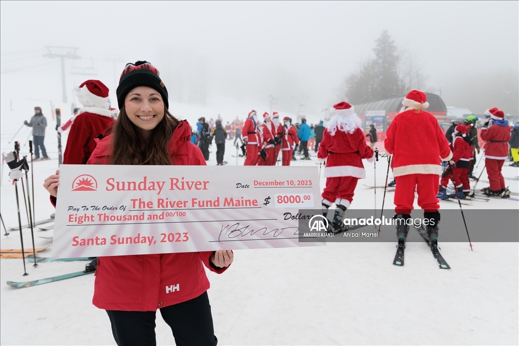 Yüzlerce kayakçı ABD'de düzenlenen ''Santa Sunday'' etkinliğine katıldı