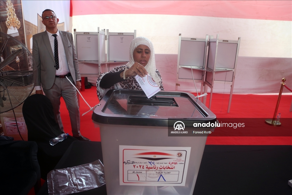 Mısır'daki cumhurbaşkanlığı seçimleri ikinci gününde devam ediyor