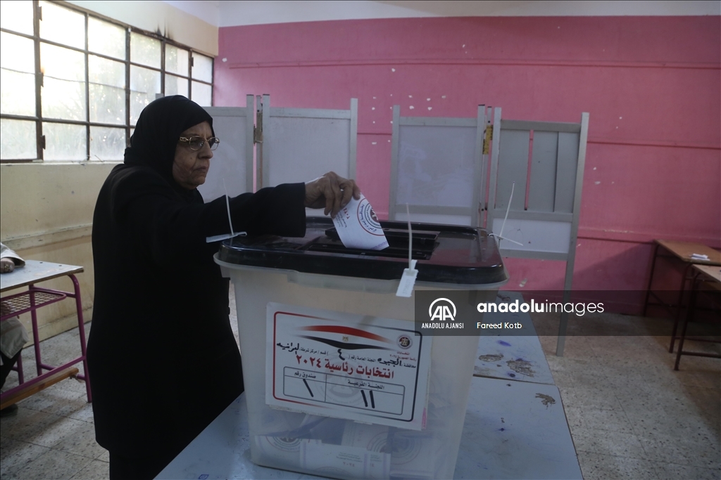 Mısır'daki cumhurbaşkanlığı seçimleri ikinci gününde devam ediyor