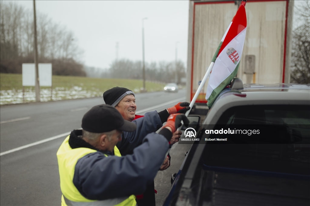 Macar tır şoförlerinden Zahony'de protesto gösterisi