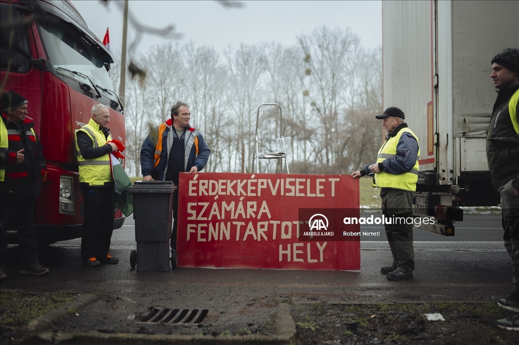 Macar tır şoförlerinden Zahony'de protesto gösterisi