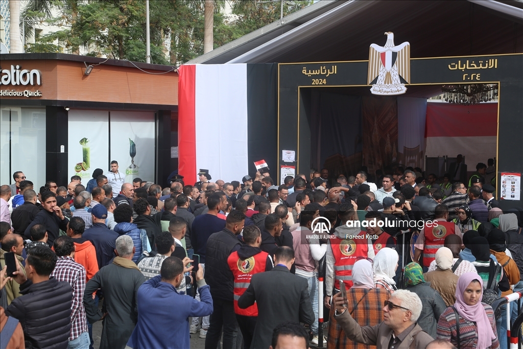 Mısır'daki cumhurbaşkanlığı seçimleri ikinci gününde devam ediyor