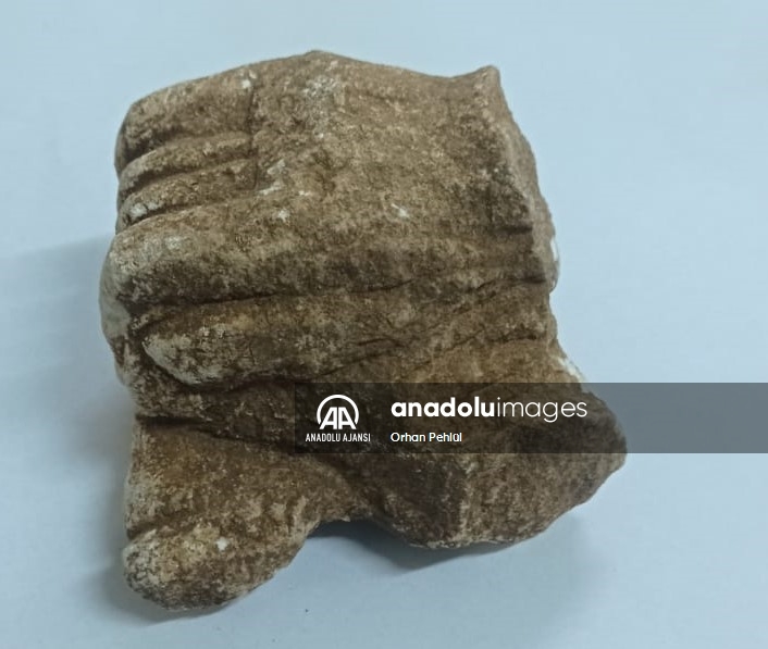 Perre Antik Kenti'ndeki kazılarda oda ve tuğla mezarlar ortaya çıktı