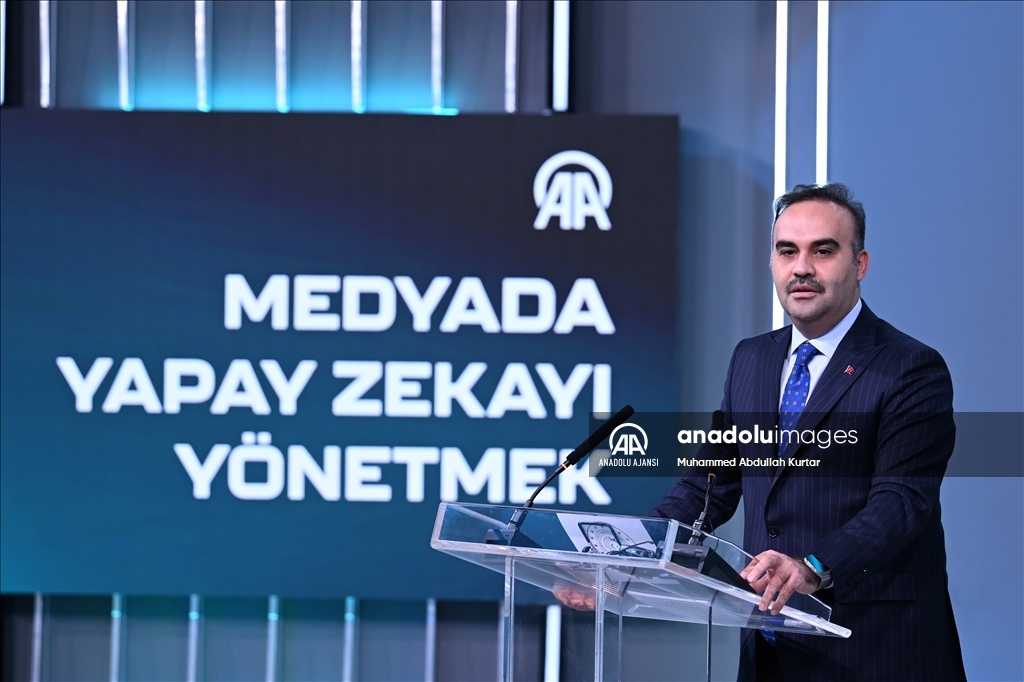 Bakan Kacır, "Medyada Yapay Zekayı Yönetmek" forumunda konuştu: