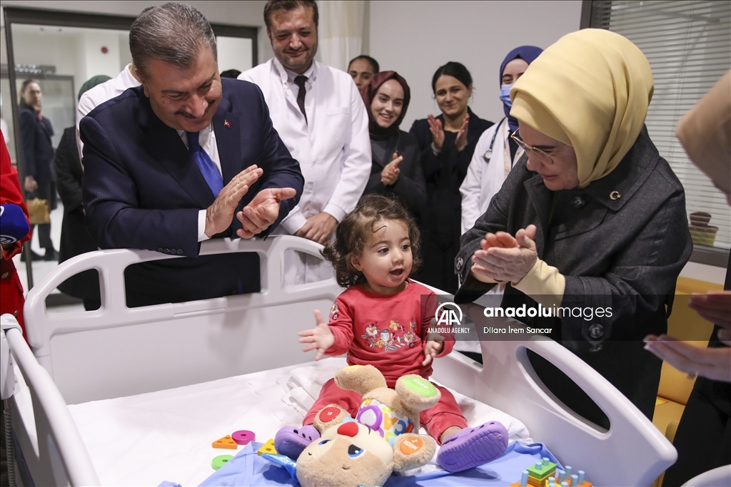 أمينة أردوغان تزور أطفالا من غزة يتلقون العلاج في أنقرة