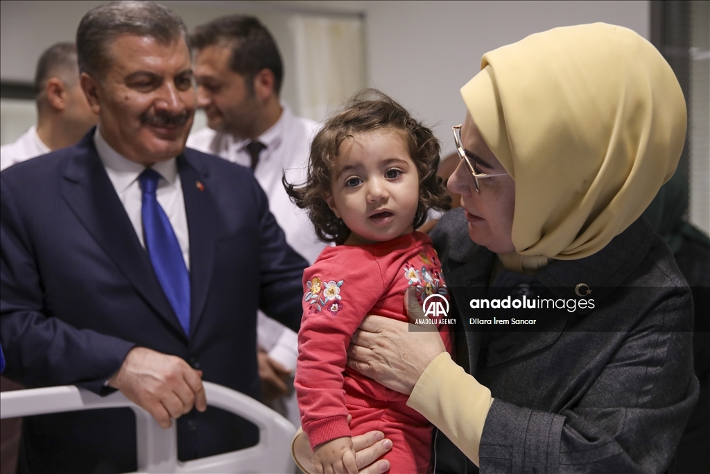 أمينة أردوغان تزور أطفالا من غزة يتلقون العلاج في أنقرة