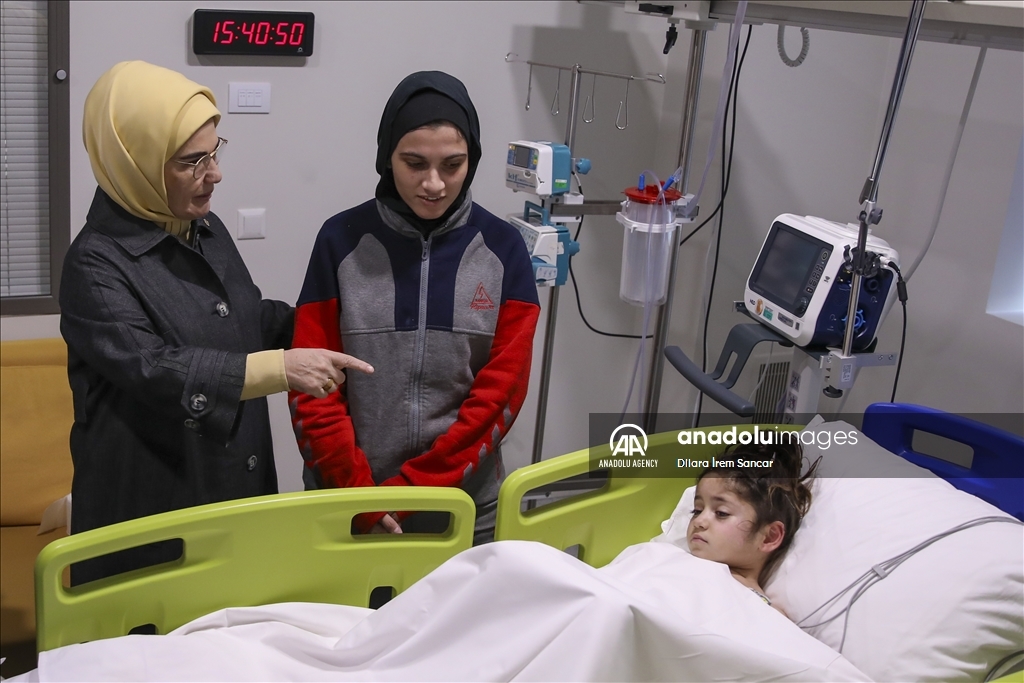 أمينة أردوغان تزور أطفالا من غزة يتلقون العلاج في أنقرة