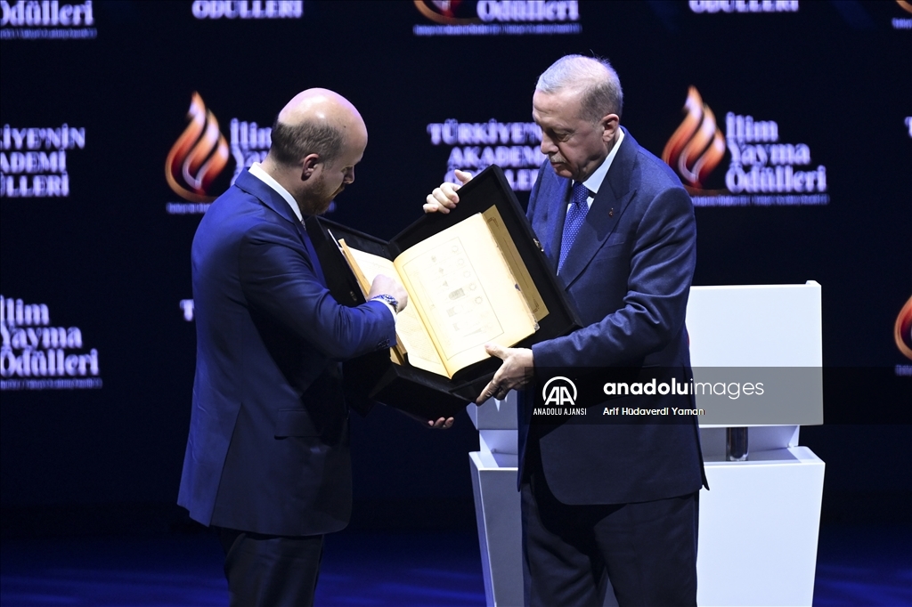 Cumhurbaşkanı Erdoğan, ''İlim Yayma Ödülleri'' törenine katıldı