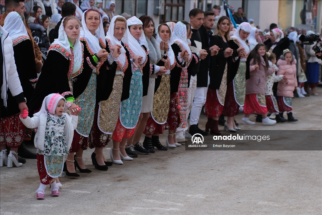 Pomaklar, düğünlerde yüz boyama geleneğini yaşatıyor