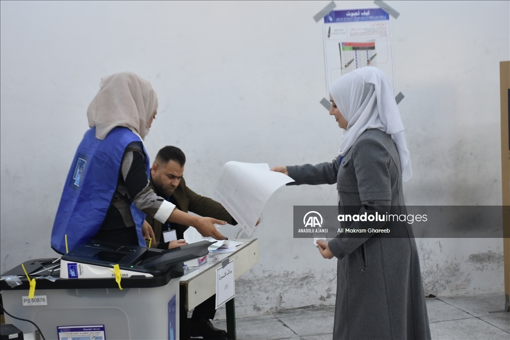 Kerkük'te halk 18 yıl sonra yerel seçimler için sandık başında