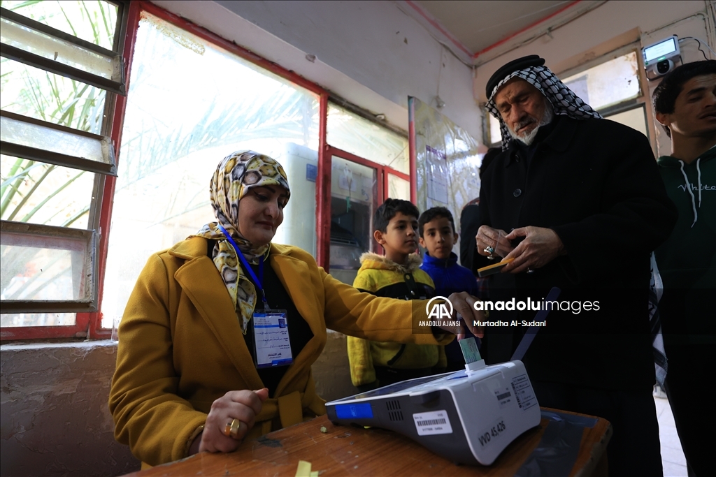 Iraklılar, 10 yıl sonra yerel seçimler için sandık başında