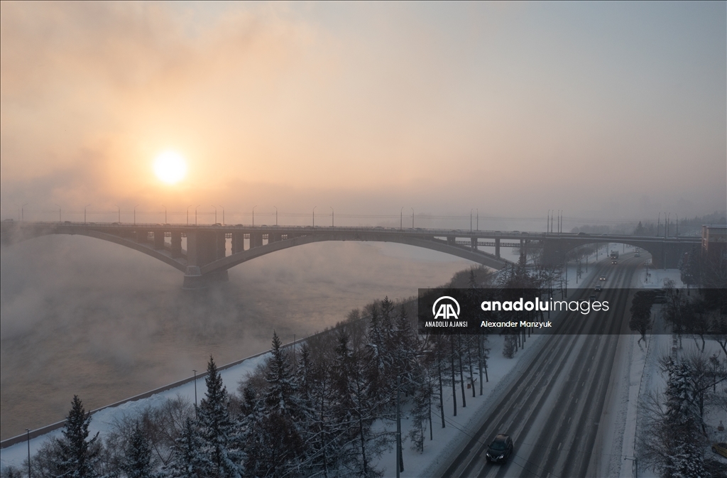 Rusya'nın Krasnoyarsk bölgesinde dondurucu soğuklar etkili oluyor