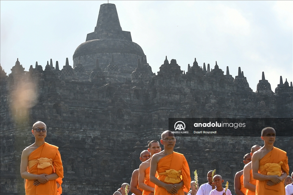 Endonezyalı keşiş adayları Borobudur Tapınağı'nda Pradaksina ayinine katıldı