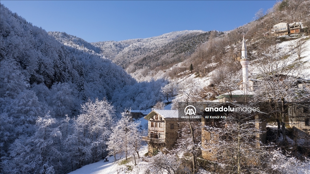 Rize'nin yüksek kesimleri kar yağışının ardından farklı bir güzelliğe büründü