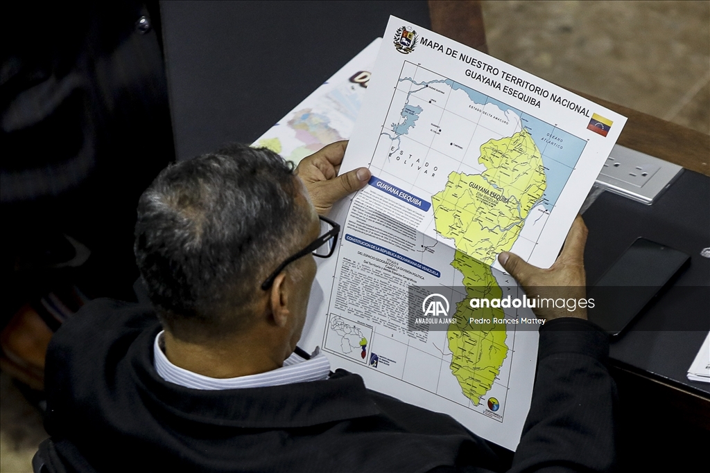 İhtilaflı Esequibo bölgesi için Venezuelalı vatandaşlar sokaklarda desteklerini gösteriyor