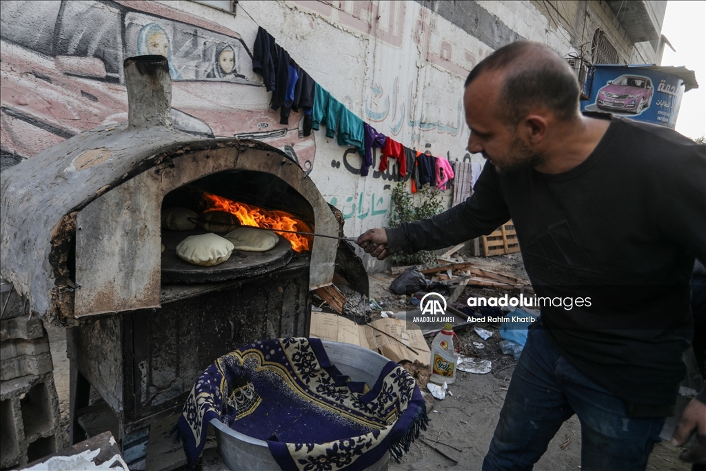 Gazze'de günlük yaşam savaşın gölgesinde devam ediyor