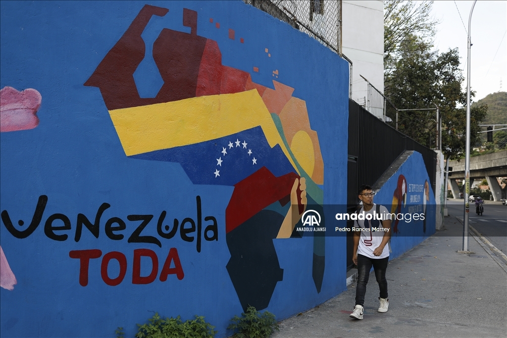 İhtilaflı Esequibo bölgesi için Venezuelalı vatandaşlar sokaklarda desteklerini gösteriyor