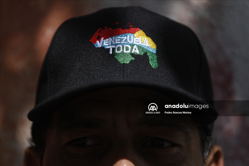 İhtilaflı Esequibo bölgesi için Venezuelalı vatandaşlar sokaklarda desteklerini gösteriyor
