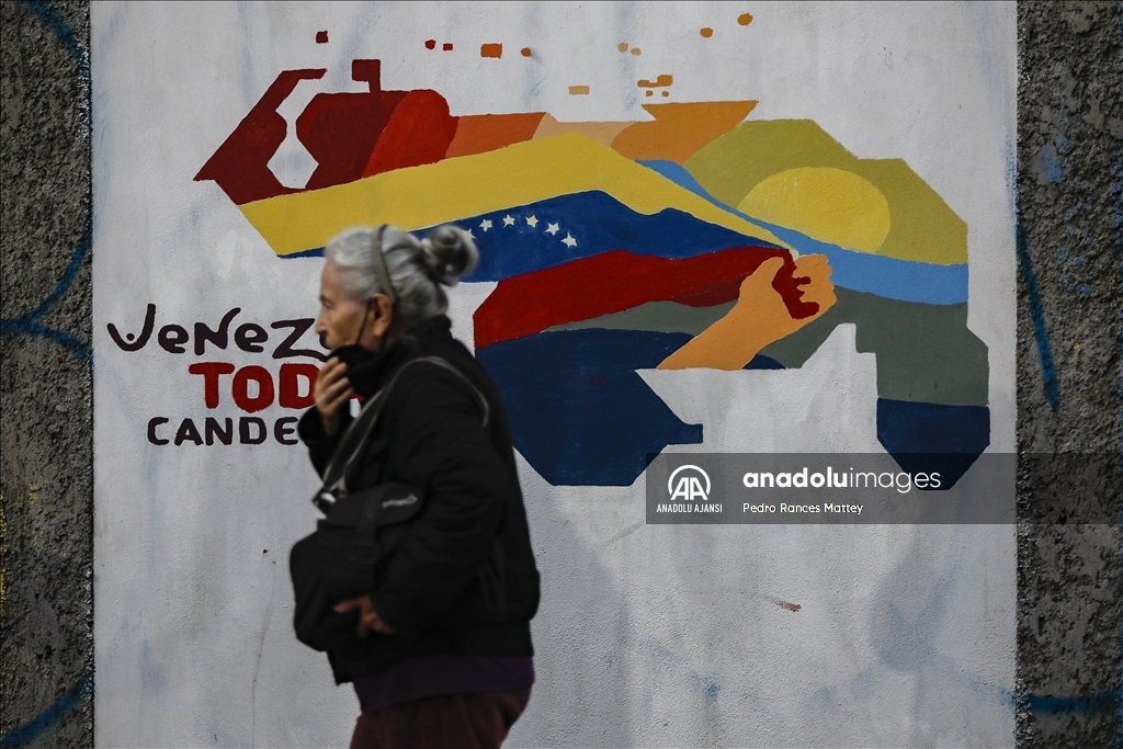 İhtilaflı Esequibo bölgesi için Venezuelalı vatandaşlar sokaklarda desteklerini gösteriyor
