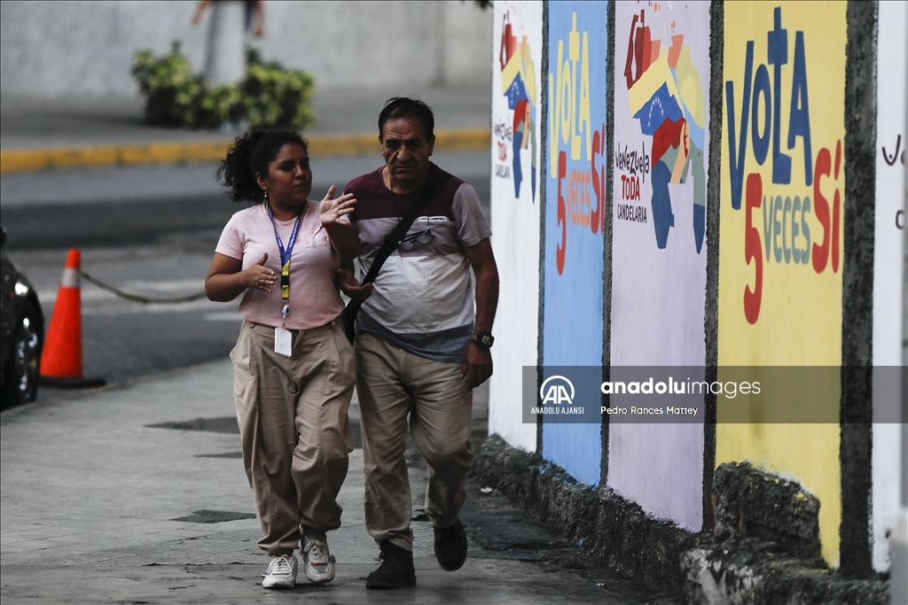 İhtilaflı Esequibo bölgesi için Venezuelalı vatandaşlar sokaklarda desteklerini gösteriyor