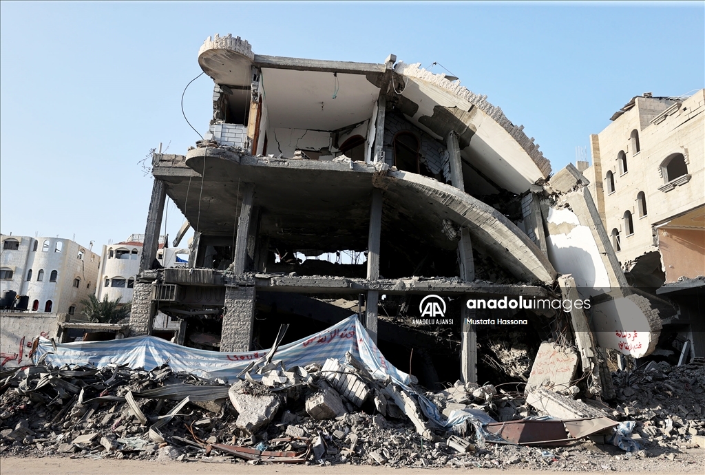 Gazze'de binlerce cansız beden enkaz altında