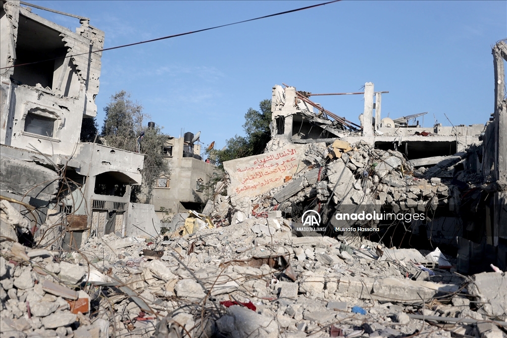 Gazze'de binlerce cansız beden enkaz altında