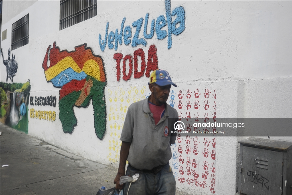 İhtilaflı Esequibo bölgesi için Venezuelalı vatandaşlar sokaklarda desteklerini gösteriyor