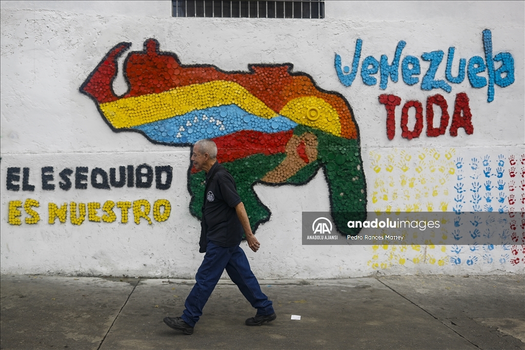 İhtilaflı Esequibo bölgesi için Venezuelalı vatandaşlar sokaklarda desteklerini gösteriyor