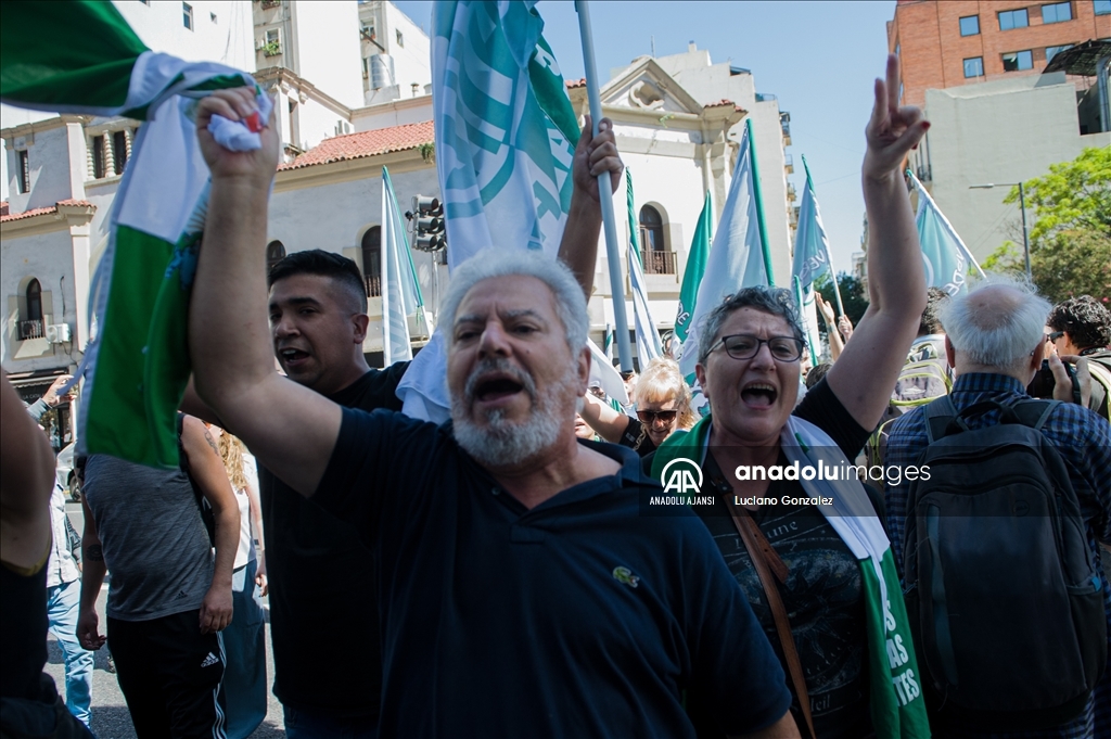 Arjantin'de yeni seçilen Javier Milei hükümetine karşı ilk protesto gerçekleştirildi