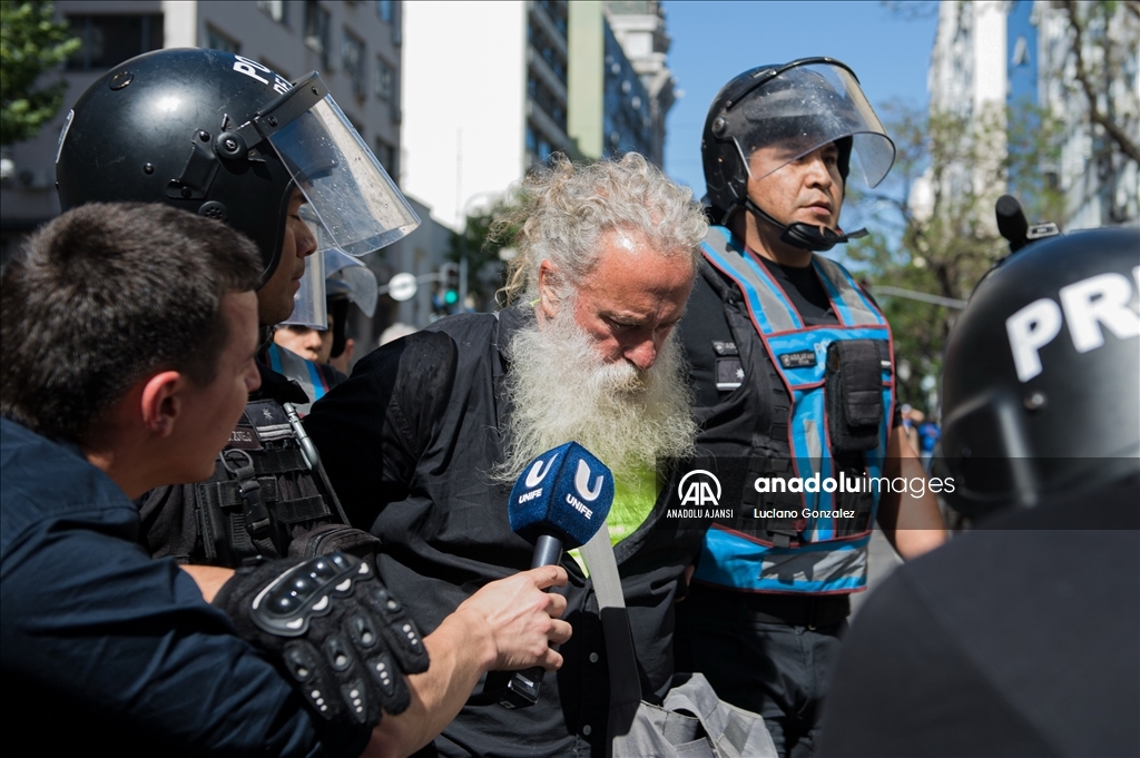 Arjantin'de yeni seçilen Javier Milei hükümetine karşı ilk protesto gerçekleştirildi